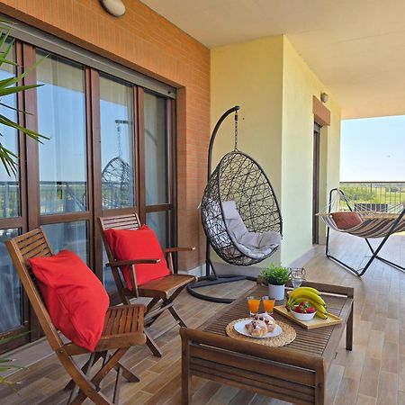 Golden Hour Apartment - Panoramic Terrace 피우미치노 외부 사진